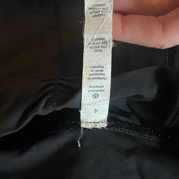 Lululemon High-Rise 2” Booty Short - Size 4 - Picture 3 of 3